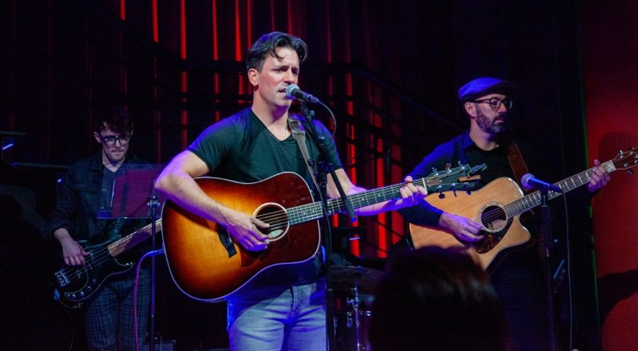 Review: Something Special In The Air As CLYDE ALVES Plays Chelsea Table + Stage Image