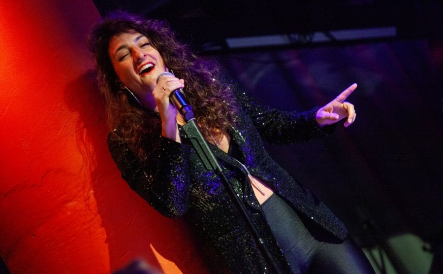 Review: Something Special In The Air As CLYDE ALVES Plays Chelsea Table + Stage Image