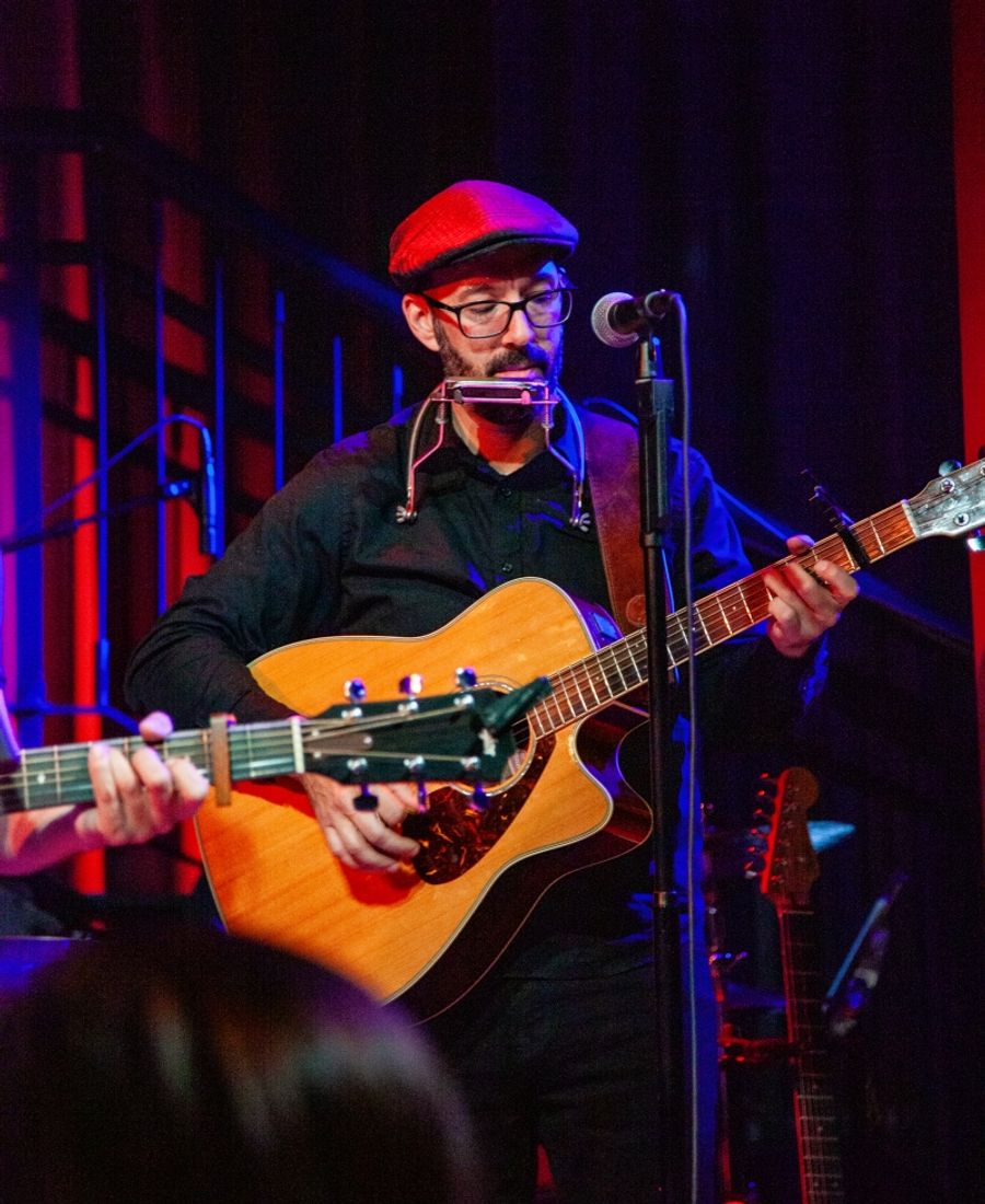 Review: Something Special In The Air As CLYDE ALVES Plays Chelsea Table + Stage Image
