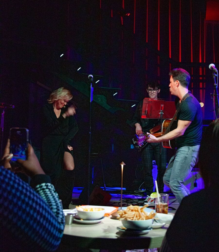 Review: Something Special In The Air As CLYDE ALVES Plays Chelsea Table + Stage Image
