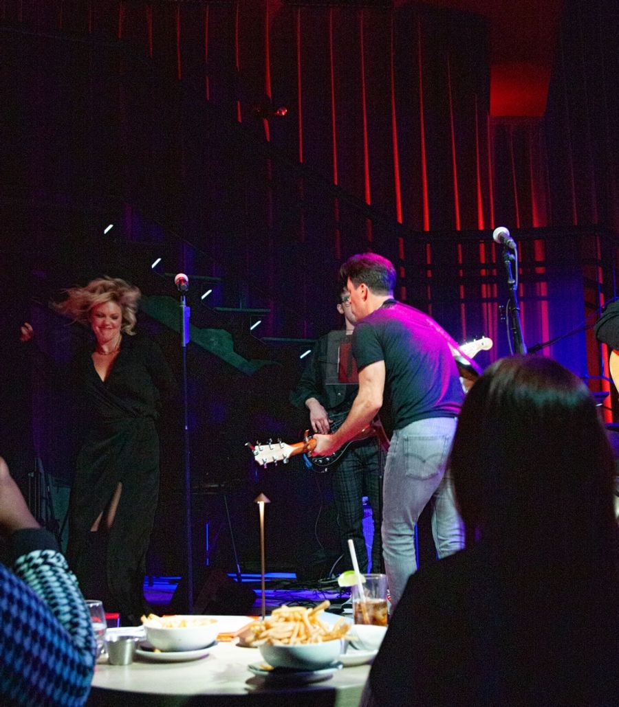 Review: Something Special In The Air As CLYDE ALVES Plays Chelsea Table + Stage Image