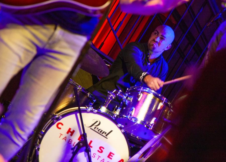 Review: Something Special In The Air As CLYDE ALVES Plays Chelsea Table + Stage Image