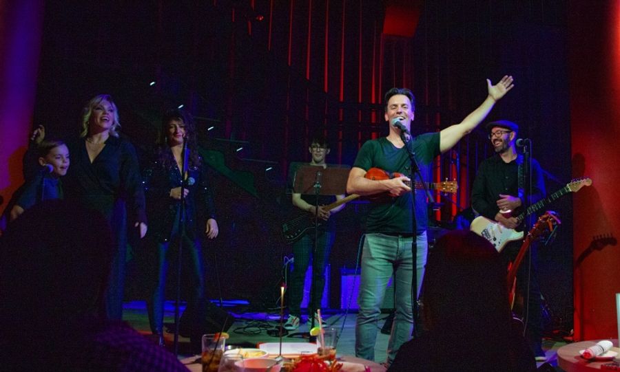 Review: Something Special In The Air As CLYDE ALVES Plays Chelsea Table + Stage Image