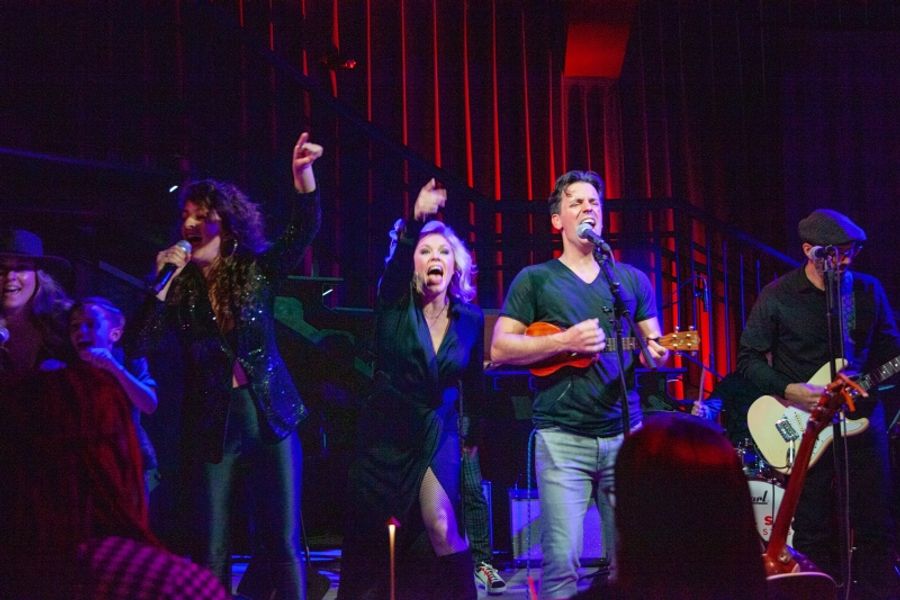 Review: Something Special In The Air As CLYDE ALVES Plays Chelsea Table + Stage Image