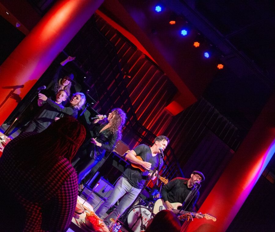 Review: Something Special In The Air As CLYDE ALVES Plays Chelsea Table + Stage Image