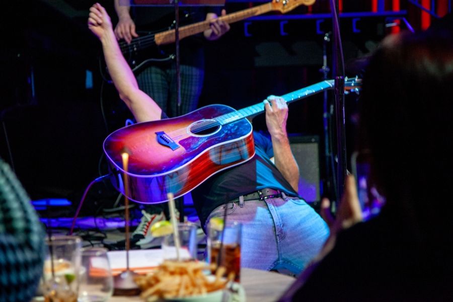 Review: Something Special In The Air As CLYDE ALVES Plays Chelsea Table + Stage Image