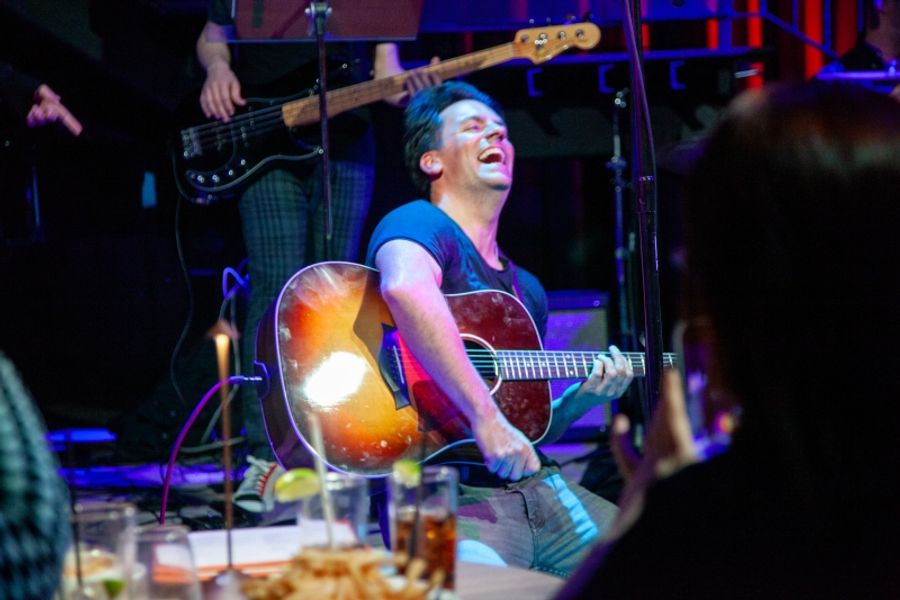 Review: Something Special In The Air As CLYDE ALVES Plays Chelsea Table + Stage Image