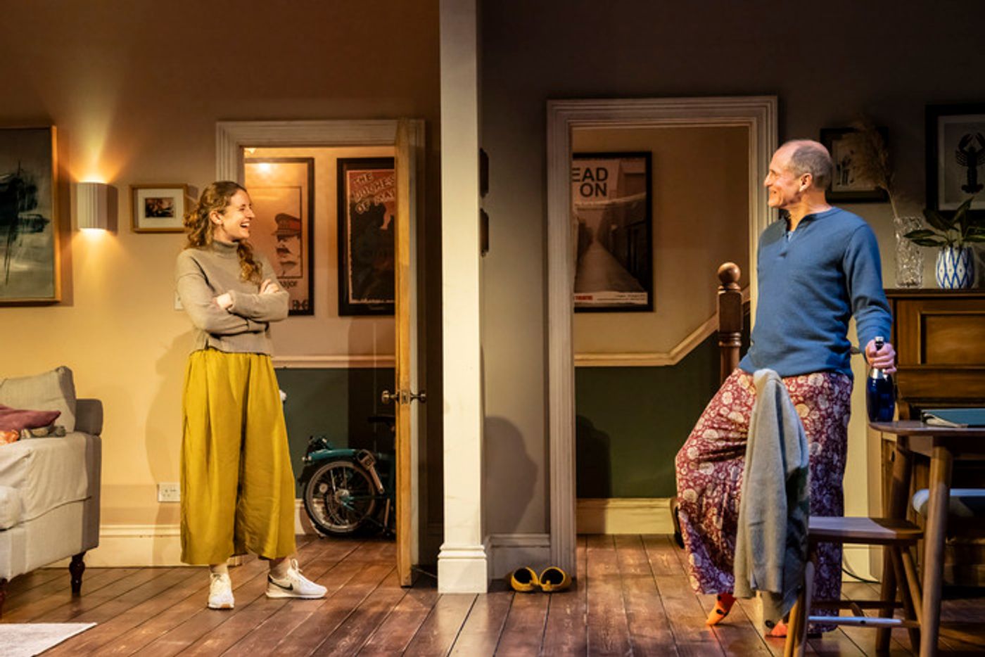 Photos: First Look at Woody Harrelson, Andy Serkis and Louisa Harland in ULSTER AMERICAN  Image