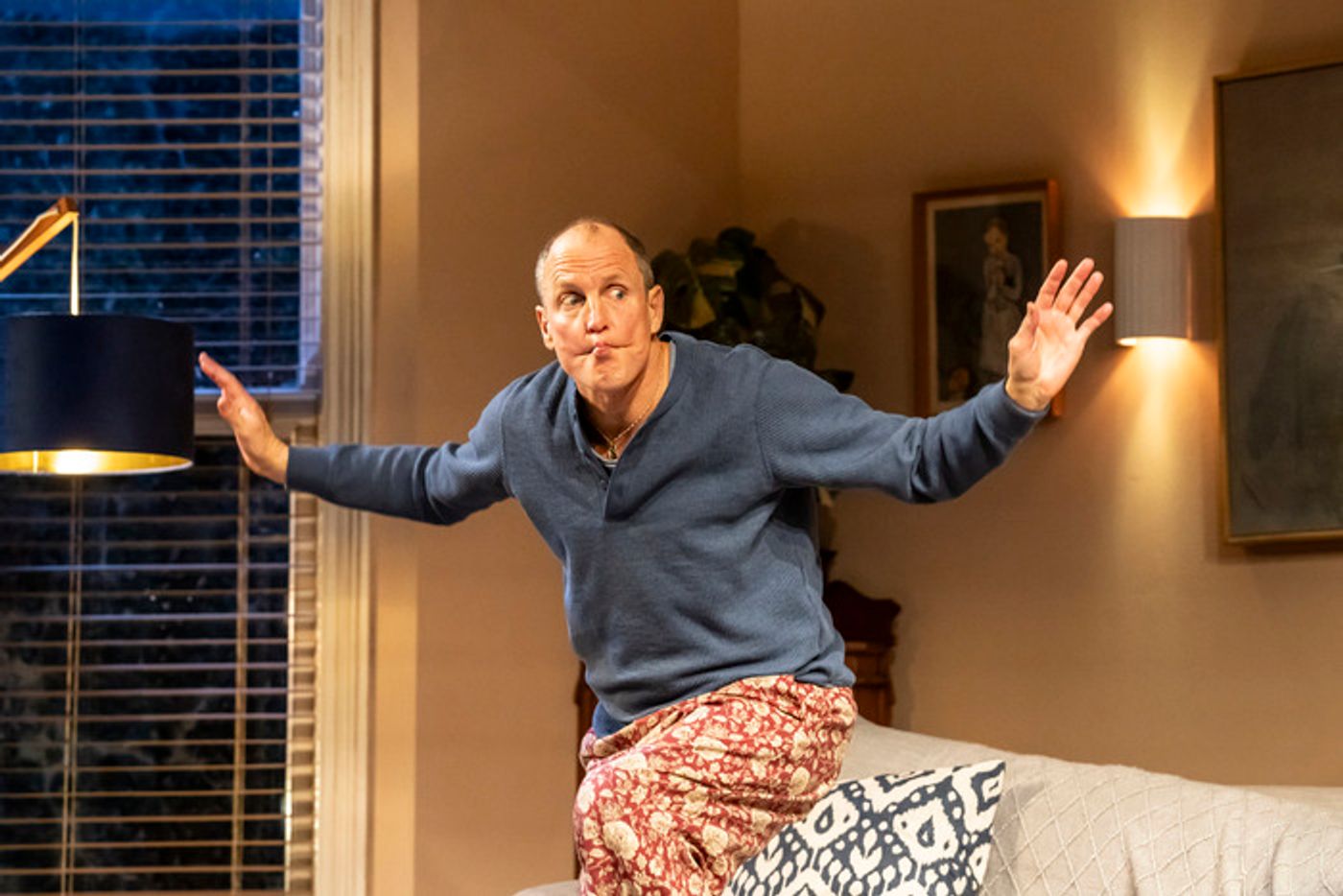 Photos: First Look at Woody Harrelson, Andy Serkis and Louisa Harland in ULSTER AMERICAN  Image