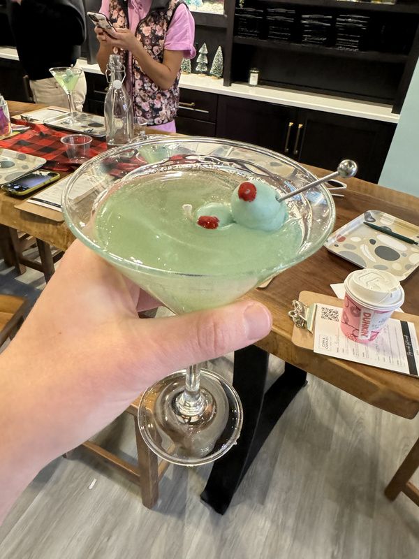 Photos: COMPANY National Tour Cast Members Make Their Own Custom Martini Candles  Image