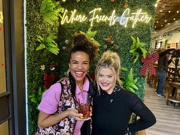 Photos: COMPANY National Tour Cast Members Make Their Own Custom Martini Candles  Image