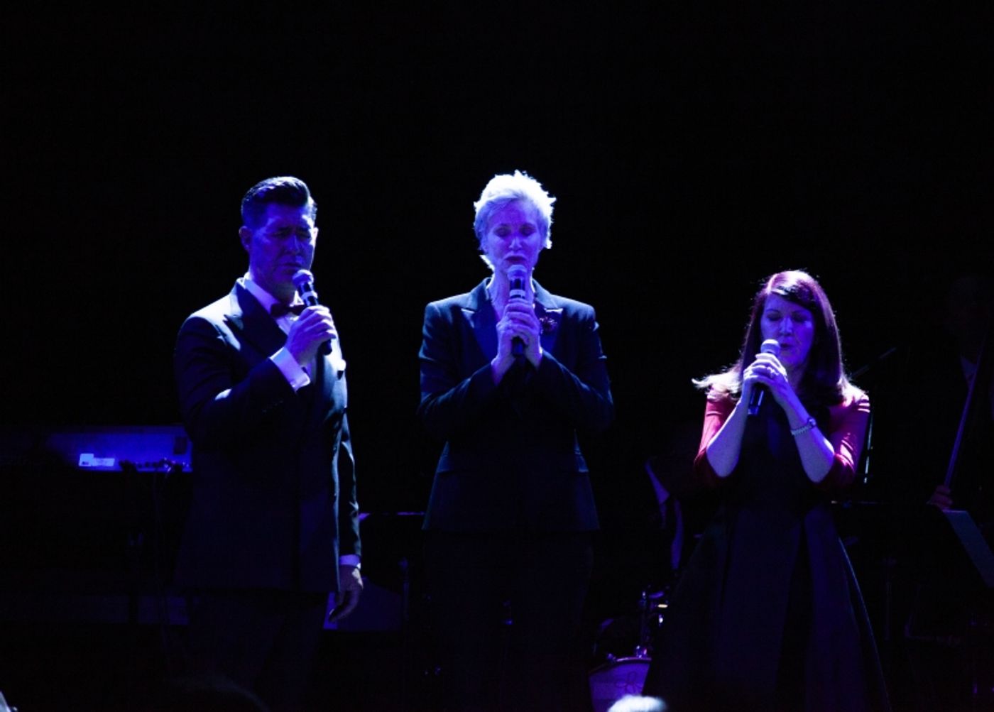 Review: JANE LYNCH & KATE FLANNERY Bring the Glee to Their Office Christmas Party In A SWINGIN' LITTLE CHRISTMAS at Joe's Pub  Image