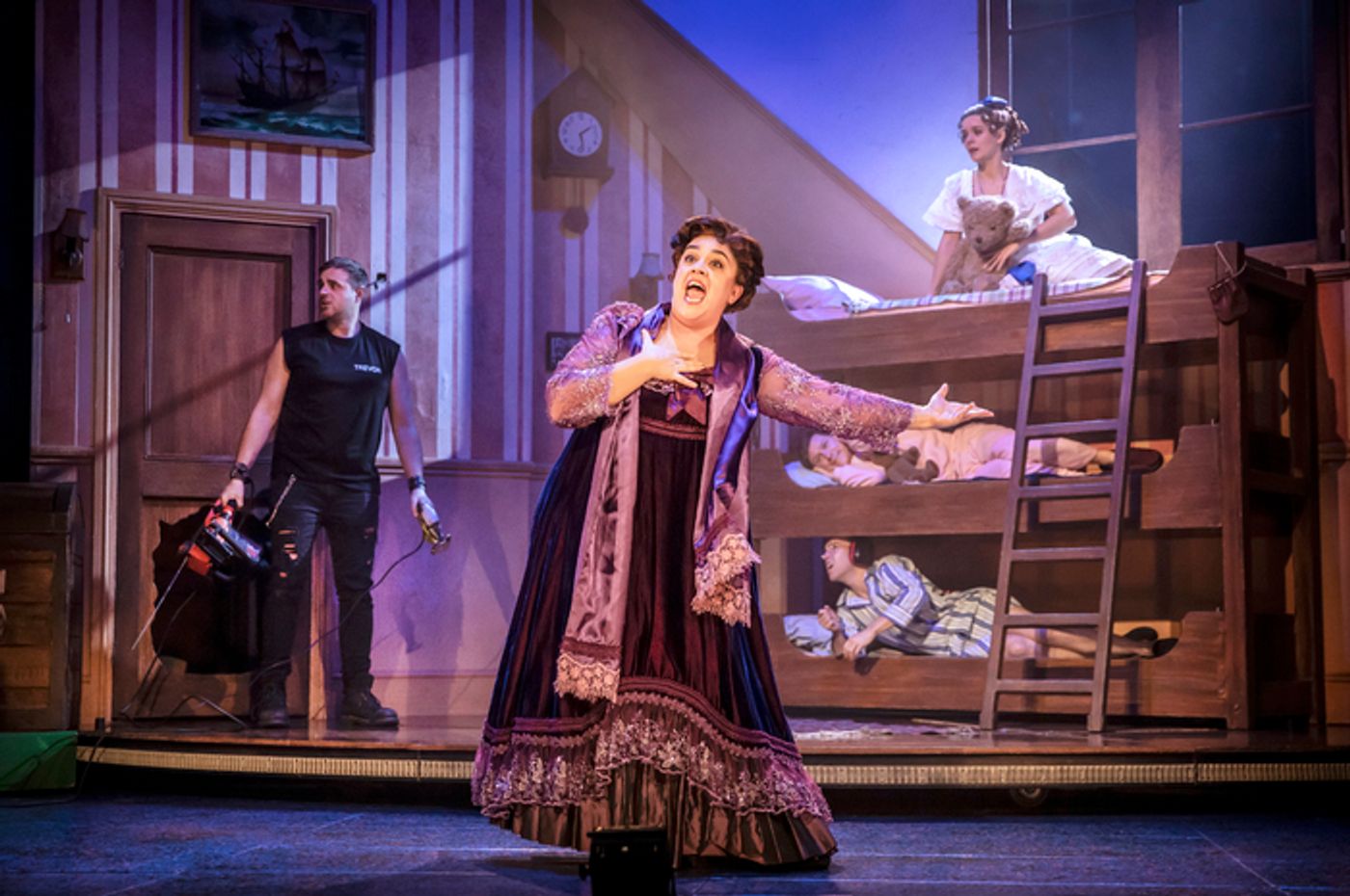 Interview: 'It Brings a Lot of Joy': Actors Charlie Russell, Greg Tannahill, Nancy Zamit on Returning to PETER PAN GOES WRONG  Image