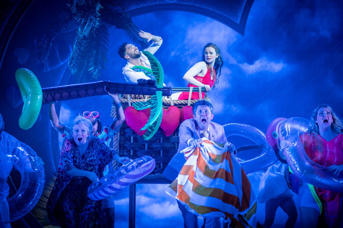 Photos/Video: First Look at the UK and Ireland Tour of I SHOULD BE SO LUCKY  Image