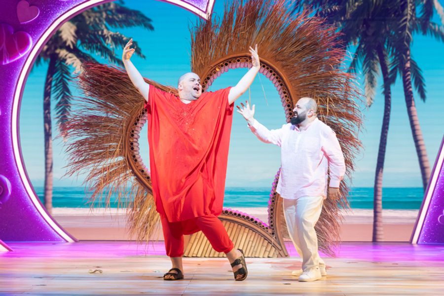 Photos/Video: First Look at the UK and Ireland Tour of I SHOULD BE SO LUCKY Image