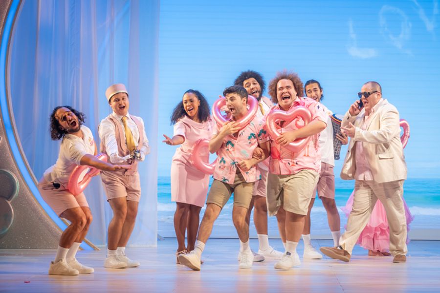 Photos/Video: First Look at the UK and Ireland Tour of I SHOULD BE SO LUCKY Image