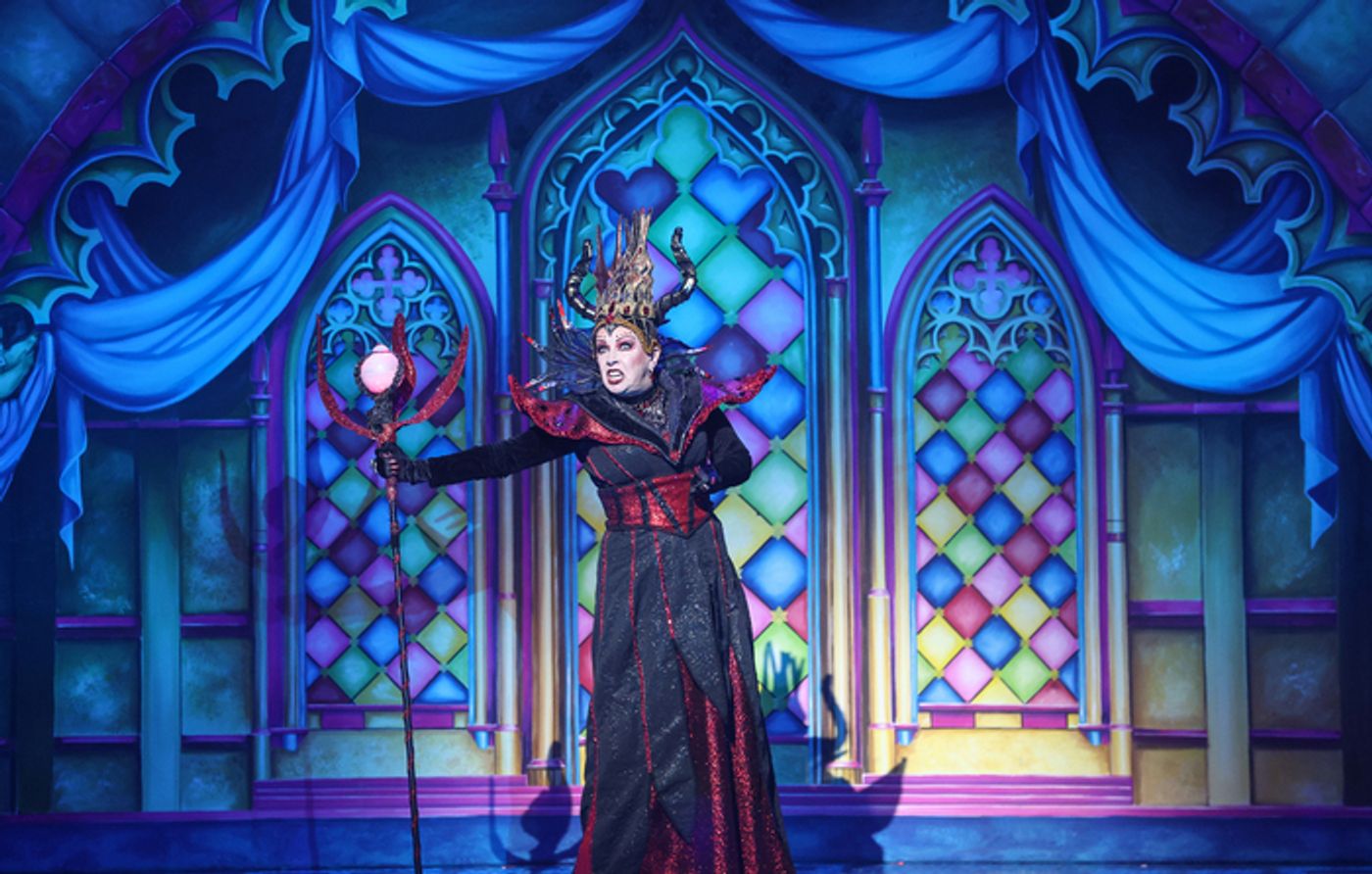 Photos: Get a First Look at SNOW WHITE AND THE SEVEN DWARFS at Southampton's Mayflower Theatre  Image