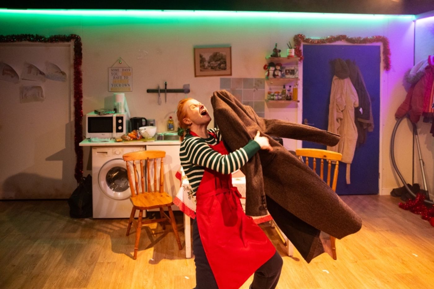 Review: 21 ROUND FOR CHRISTMAS, Park Theatre  Image