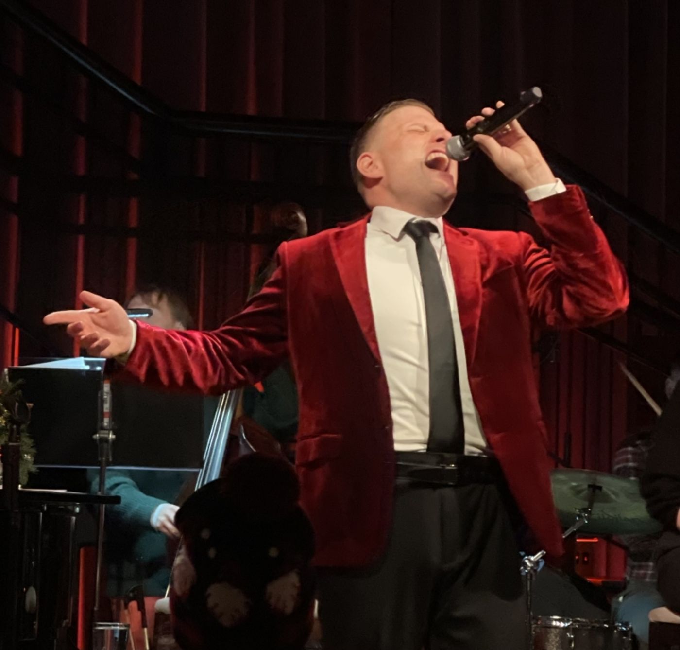 Review: A ROBERT BANNON CHRISTMAS SPECIAL at Chelsea Table + Stage is Merry and Bright!  Image