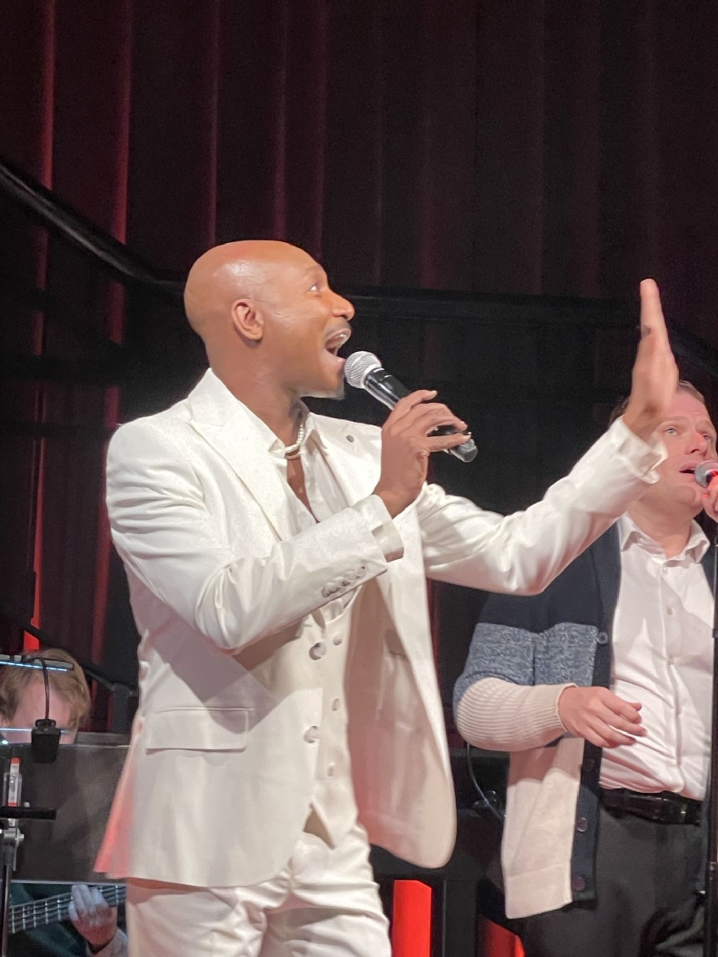 Review: A ROBERT BANNON CHRISTMAS SPECIAL at Chelsea Table + Stage is Merry and Bright!  Image