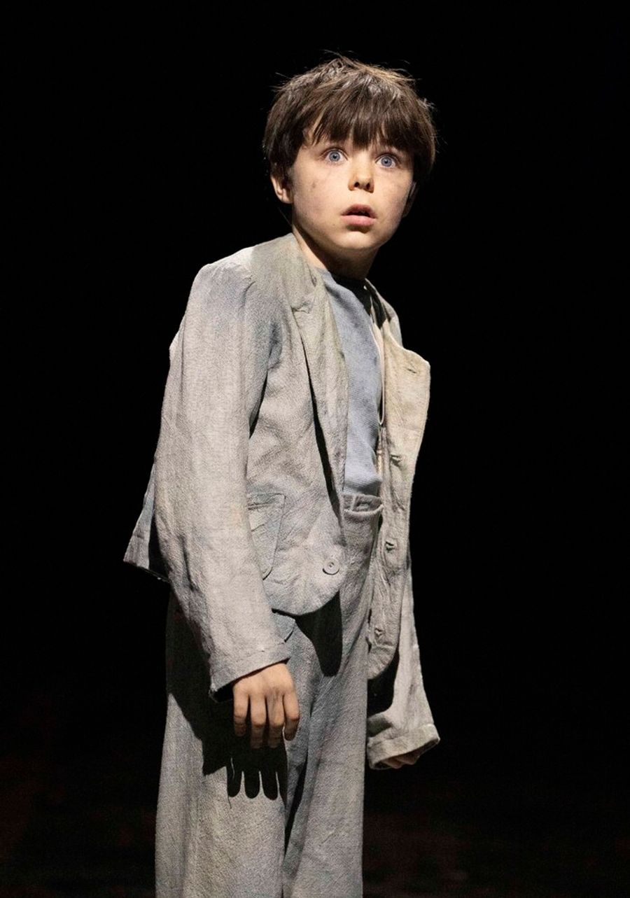 Video/Photos: First Look At OLIVER! At Leeds Playhouse Image