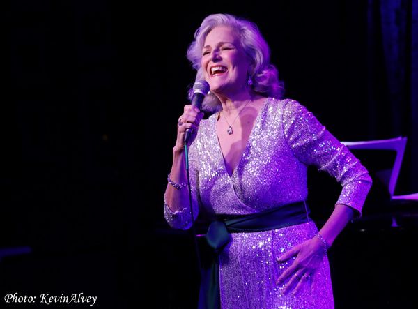 Photos: Karen Mason Celebrates Christmas at Birdland  Image