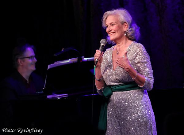 Photos: Karen Mason Celebrates Christmas at Birdland  Image