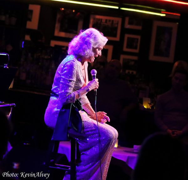 Photos: Karen Mason Celebrates Christmas at Birdland  Image