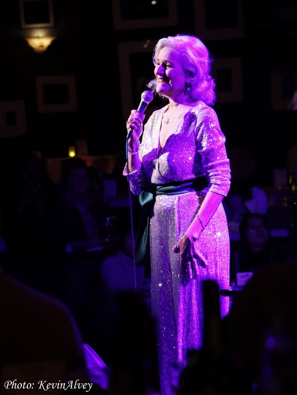 Photos: Karen Mason Celebrates Christmas at Birdland  Image