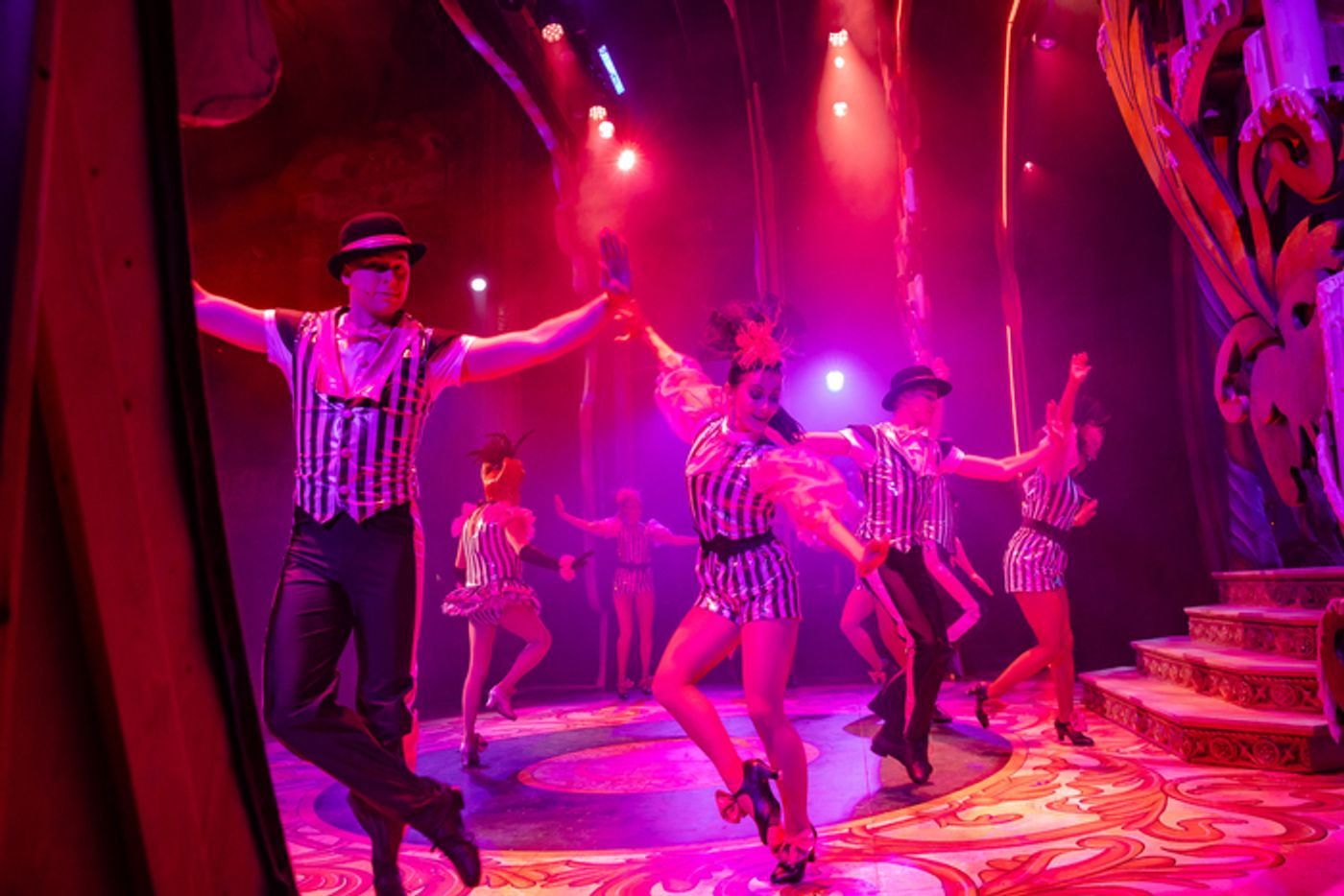 Photos: Behind The Scenes of Wolverhampton Grand's SNOW WHITE Panto  Image