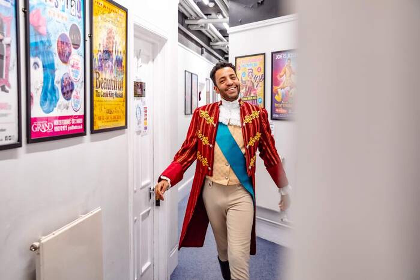 Photos: Behind The Scenes of Wolverhampton Grand's SNOW WHITE Panto  Image