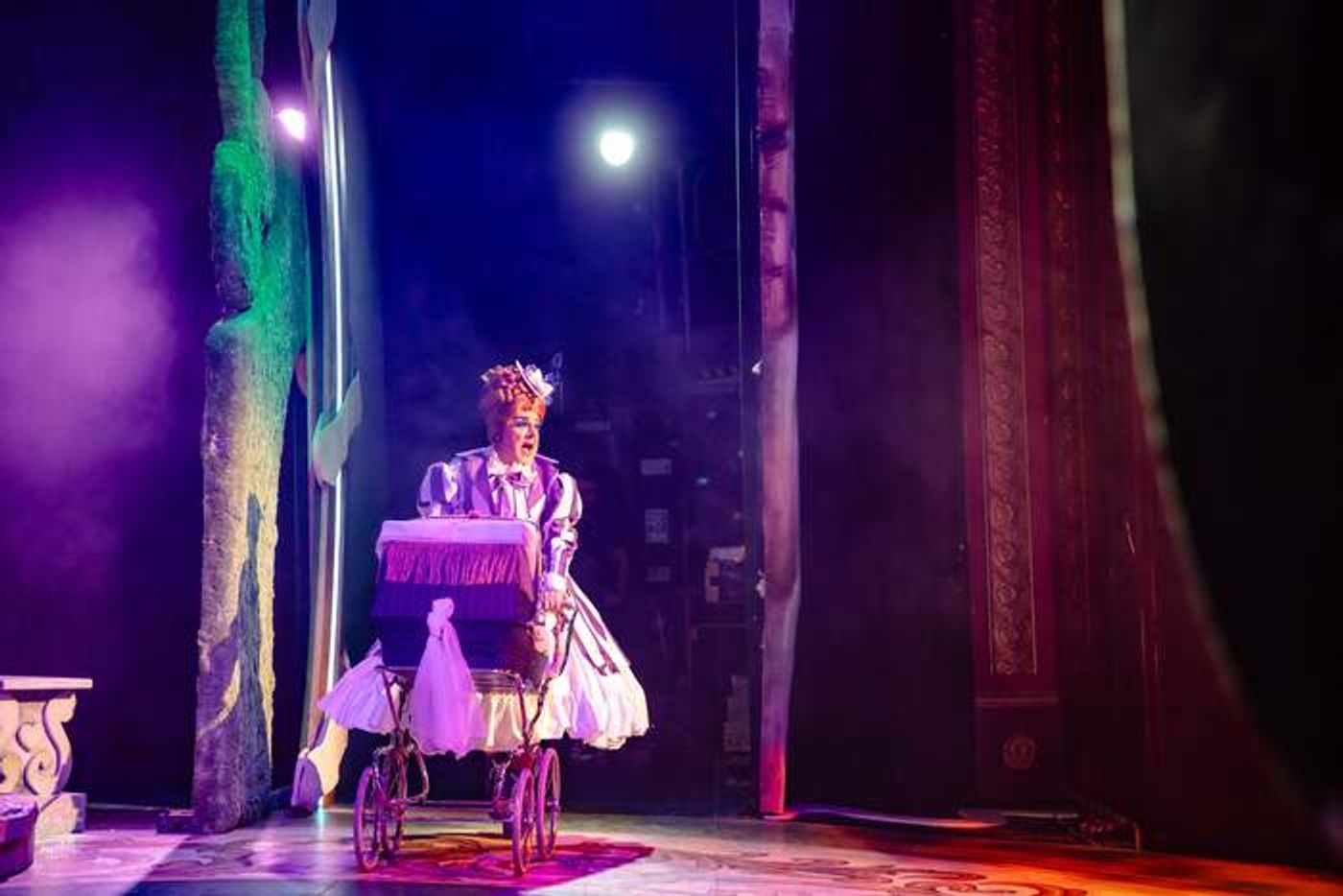 Photos: Behind The Scenes of Wolverhampton Grand's SNOW WHITE Panto  Image