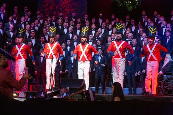 Photos: Gay Men's Chorus Of Los Angeles Preps For HOORAY FOR HOLIDAYS Concert  Image