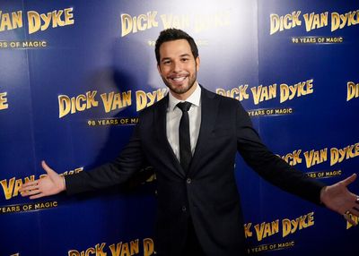 Skylar Astin Photo