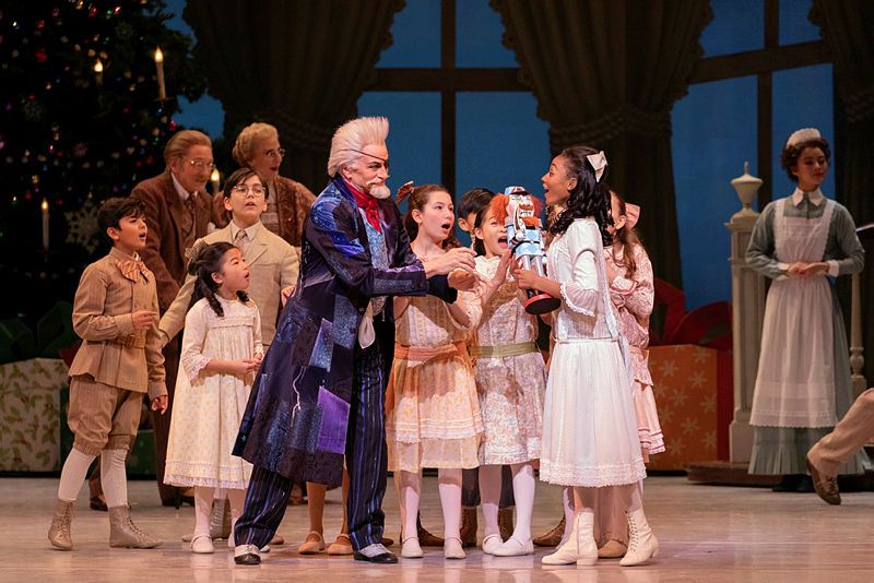 Review: NUTCRACKER at San Francisco Ballet Casts an Enchanting Spell for the Holidays Image