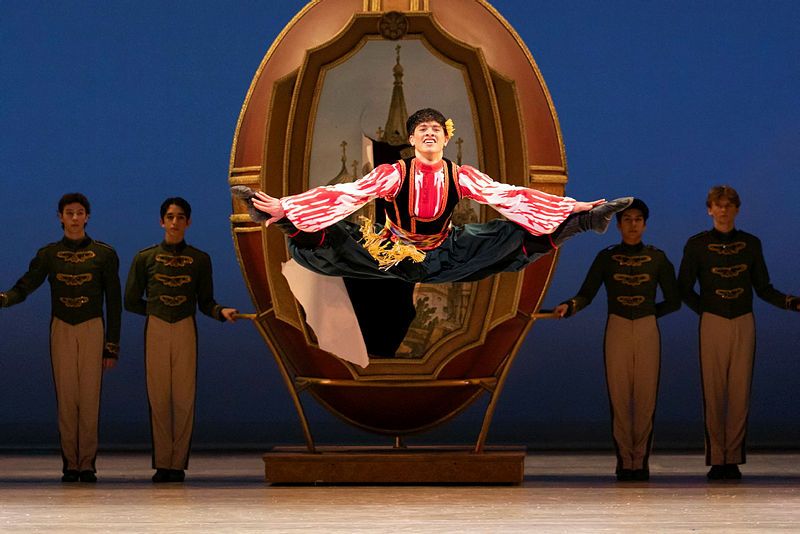 Review: NUTCRACKER at San Francisco Ballet Casts an Enchanting Spell for the Holidays Image