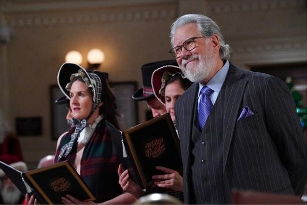John Larroquette as Dan Fielding Photo