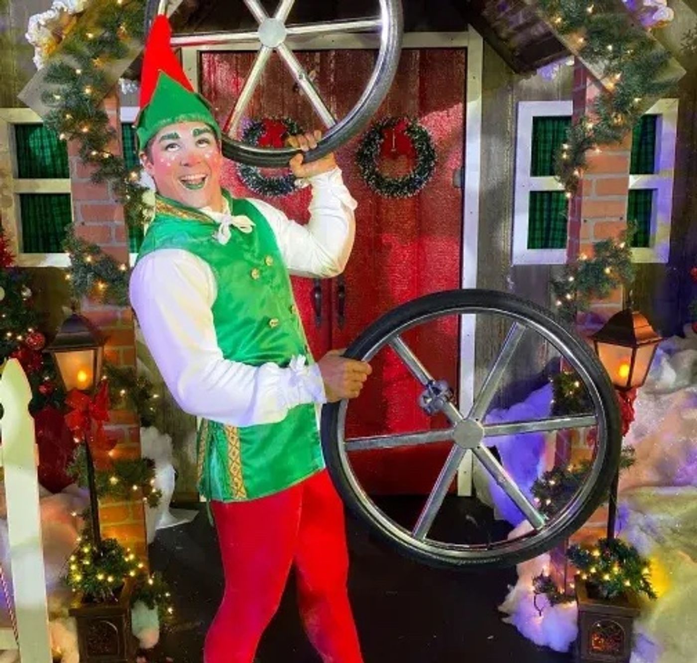 Review: SANTA'S CIRCUS at Montalbán Theatre  Image