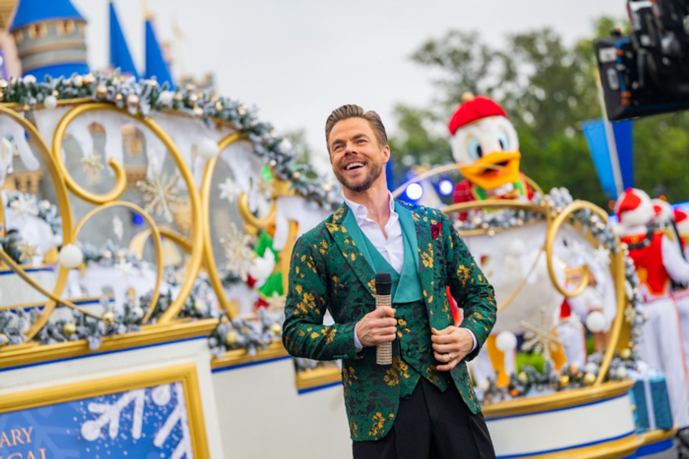 Photos: ALADDIN, Ariana DeBose & More Perform at Disney's Christmas Day Parade  Image