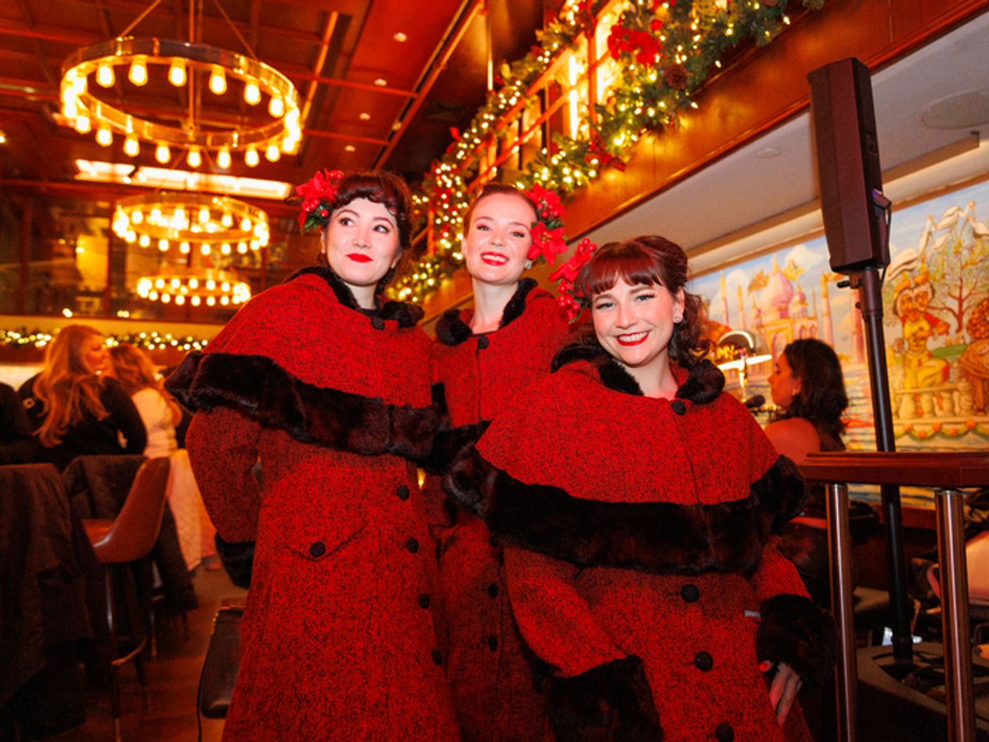 Photos: The Satin Dollz Tour New York City Restaurants with Christmas Caroling Photos: The Satin Dollz Tour New York City Restaurants with Christmas Caroling Image