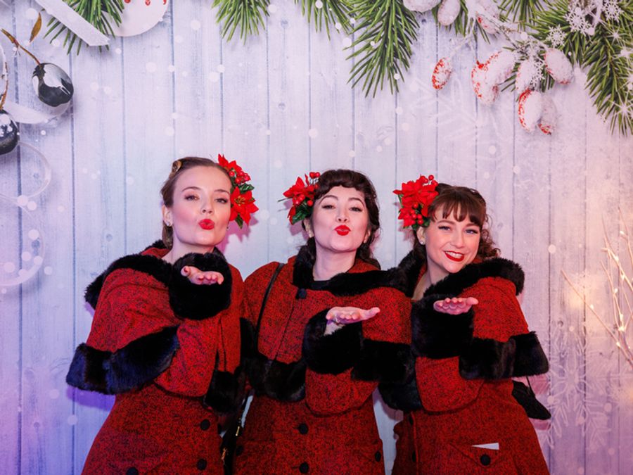 Photos: The Satin Dollz Tour New York City Restaurants with Christmas Caroling Image