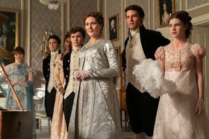 Claudia Jessie as Eloise Bridgerton, Luke Thompson as Benedict Bridgerton, Simone Ashley as Kate Sharma, Will Tilston as Gregory Bridgerton, Ruth Gemmell as Lady Violet Bridgerton, Jonathan Bailey as Anthony Bridgerton, Florence Hunt as Hyacinth Bridgerton @ BroadwayWorld Claudia Jessie as Eloise Bridgerton, Luke Thompson as Benedict Bridgerton, Simone Ash Photo