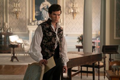 Luke Newton as Colin Bridgerton Photo
