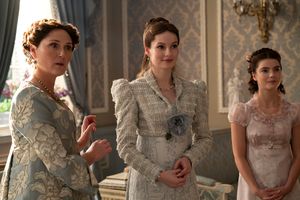 Ruth Gemmell as Lady Violet Bridgerton, Hannah Dodd as Francesca Bridgerton, Florence Hunt as Hyacinth Bridgerton @ BroadwayWorld Ruth Gemmell as Lady Violet Bridgerton, Hannah Dodd as Francesca Bridgerton, Florence Photo
