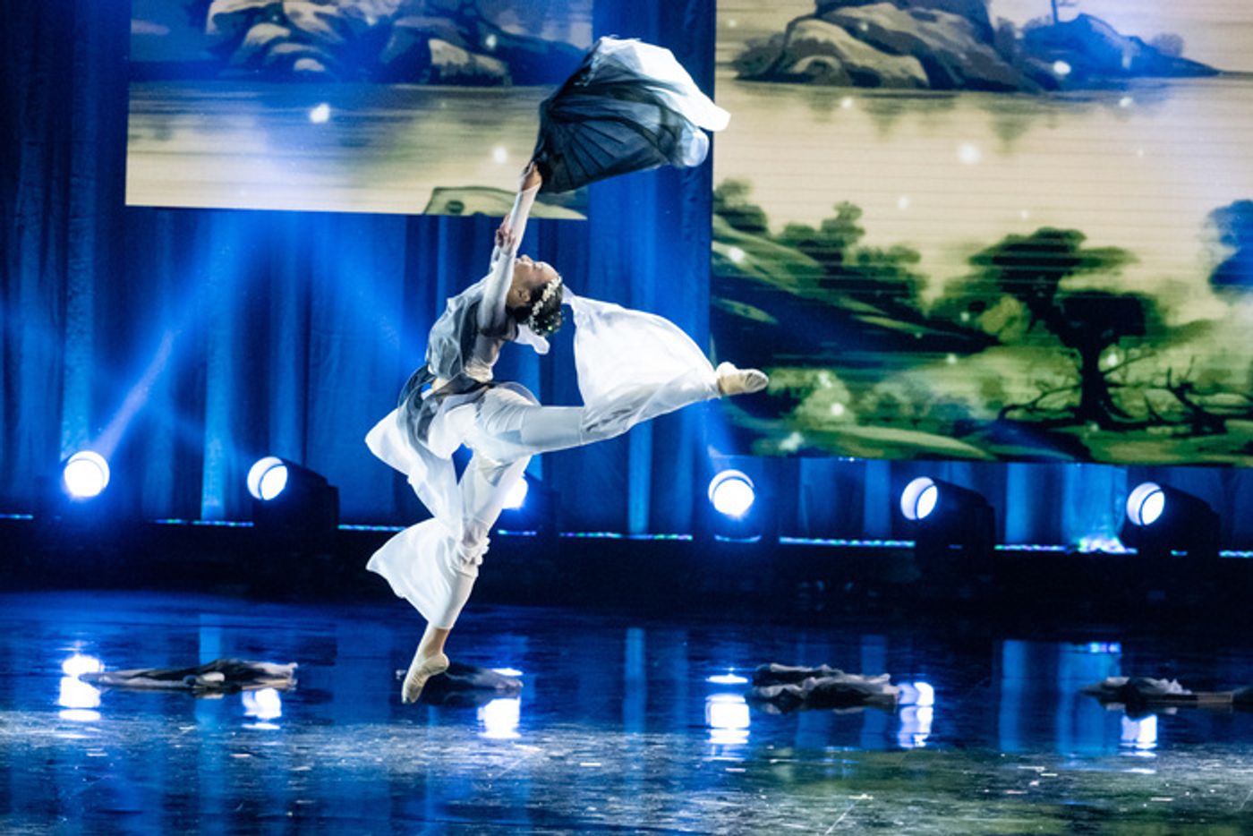 Photos: Go Inside 64th Annual L.A. County Holiday Celebration Photos: Go Inside 64th Annual L.A. County Holiday Celebration Image