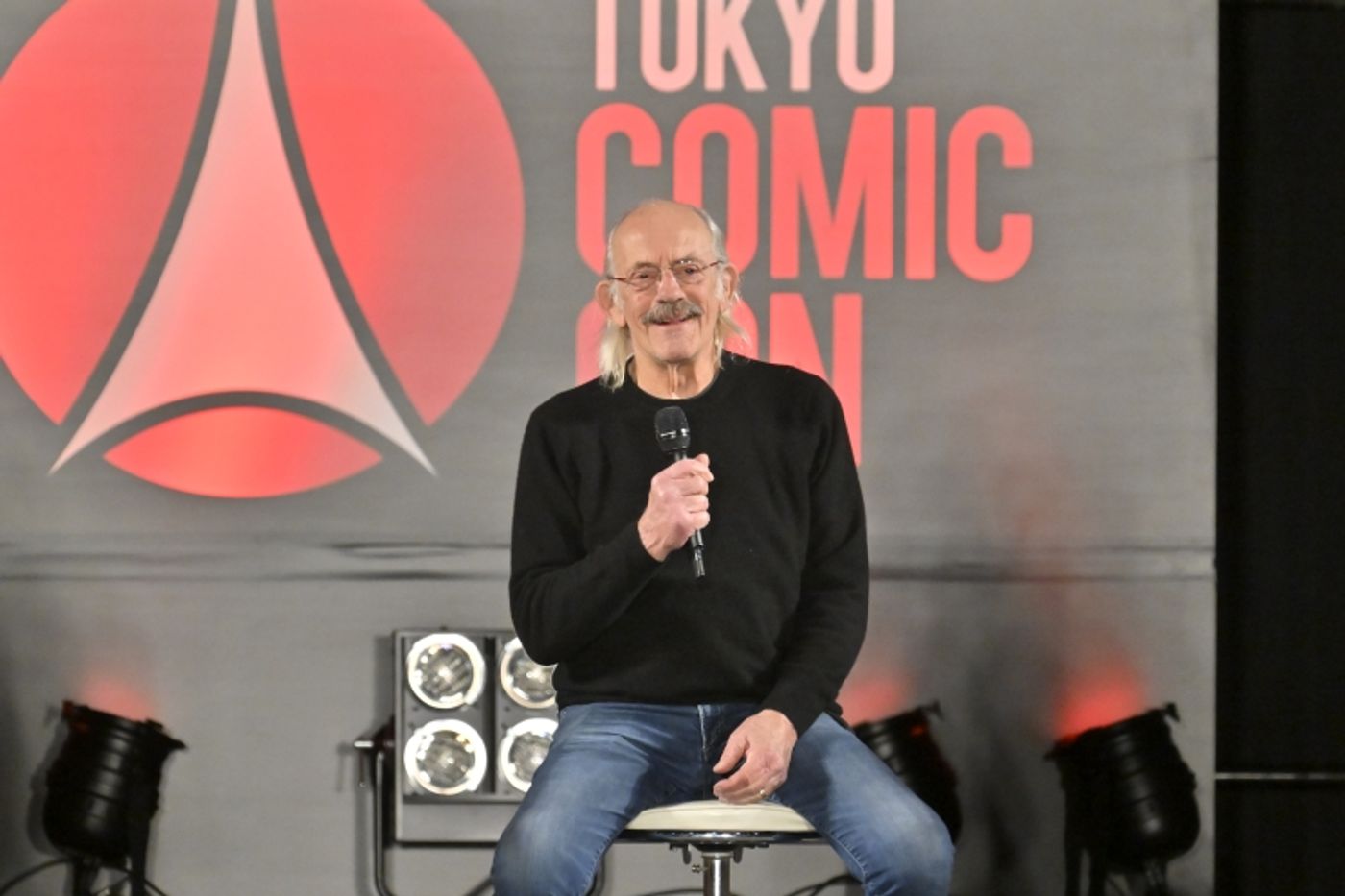 Feature: BACK TO TOKYO - CHRISTOPHER LLOYD AT TOKYO COMIC CON 2023 OF CELEBRITY STAGE Feature: BACK TO TOKYO - CHRISTOPHER LLOYD AT TOKYO COMIC CON 2023 OF CELEBRITY STAGE Image