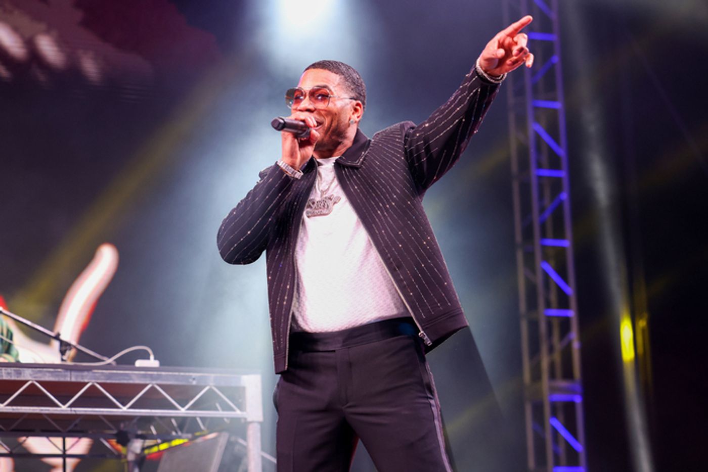 Photos: Neil Patrick Harris Hosts Atlantis New Year's Eve Celebration With Maroon 5, Nelly & More  Image