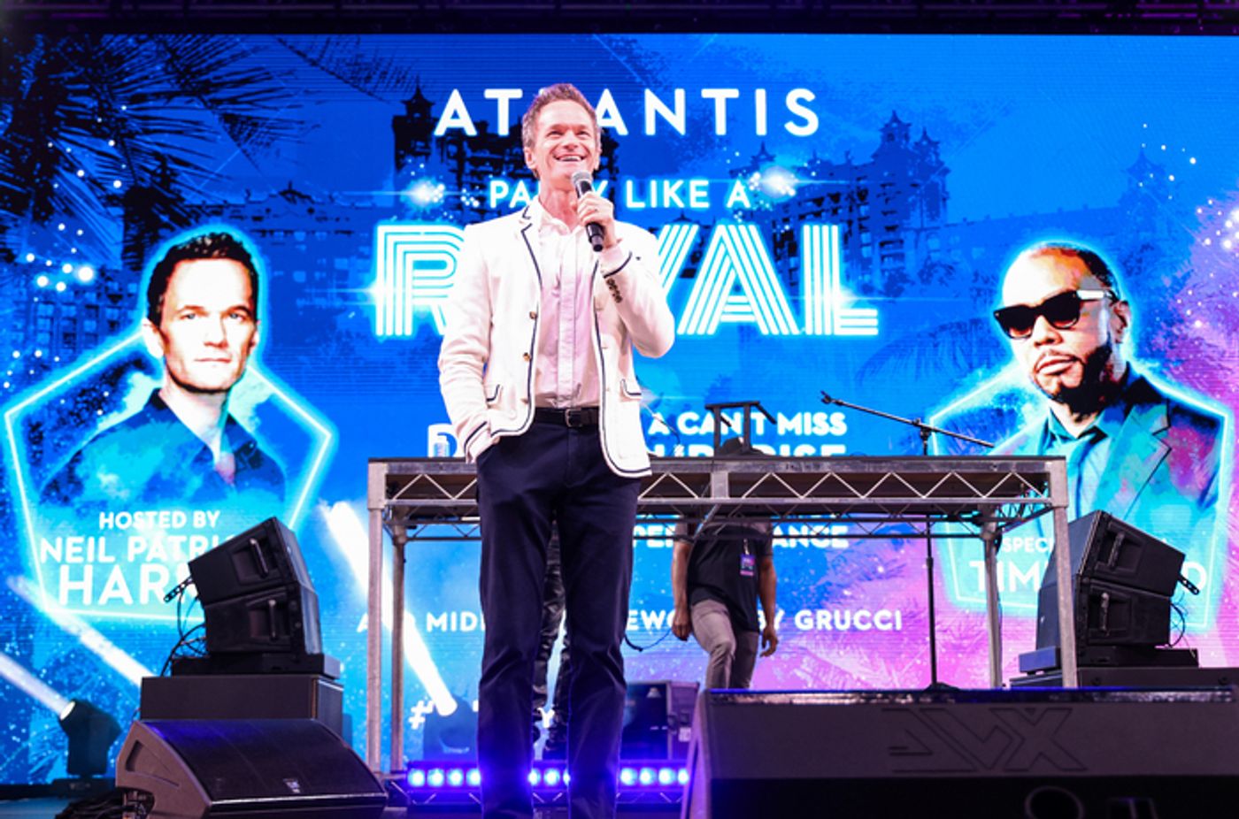 Photos: Neil Patrick Harris Hosts Atlantis New Year's Eve Celebration With Maroon 5, Nelly & More  Image
