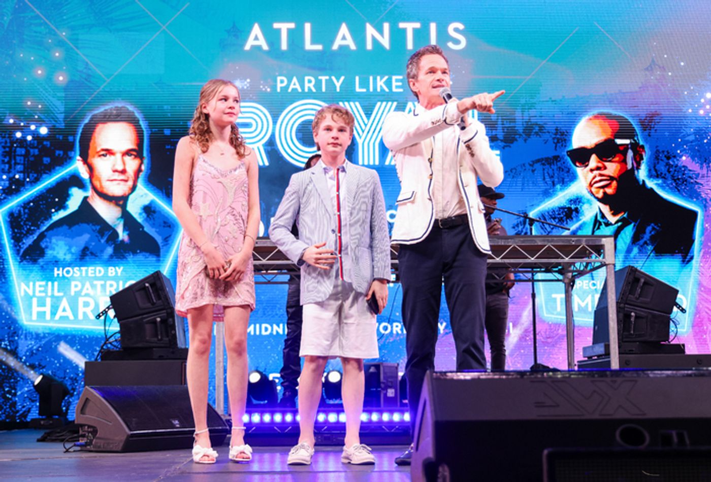 Photos: Neil Patrick Harris Hosts Atlantis New Year's Eve Celebration With Maroon 5, Nelly & More  Image