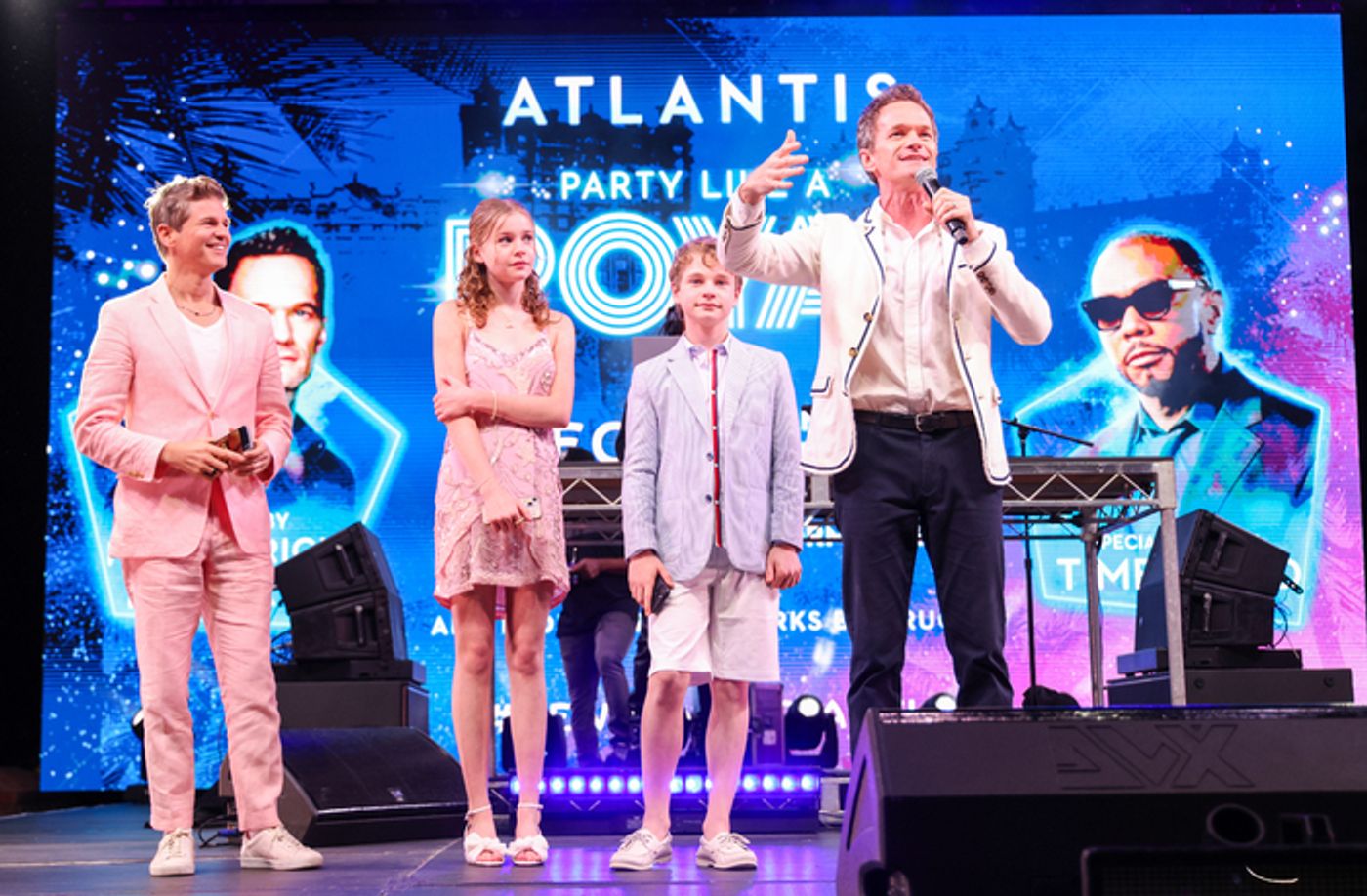 Photos: Neil Patrick Harris Hosts Atlantis New Year's Eve Celebration With Maroon 5, Nelly & More  Image